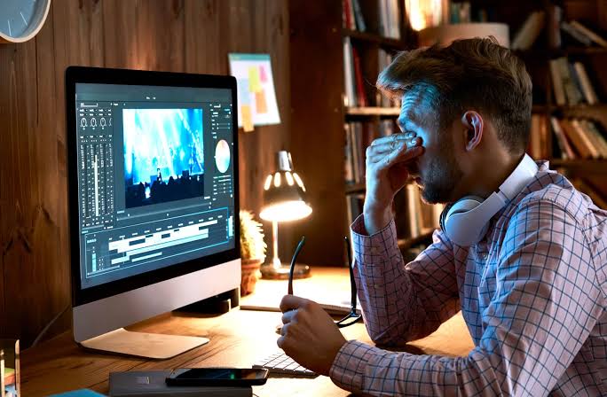 How to Reduce Eye Strain from Computer Monitor Light: Guide