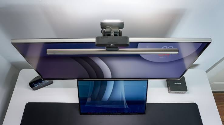 BenQ ScreenBar Halo vs Xiaomi Monitor Light Bar Review