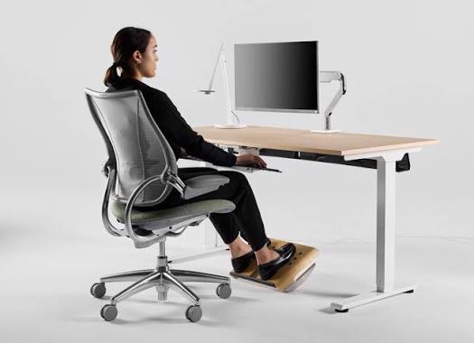 How Much Space Do You Need for a Comfortable Desk Setup?